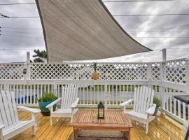 Pet-Friendly Townhome, 2 Blocks to Atlantic Beach!, hotel i Atlantic Beach