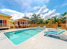 Hummingbird Estate, villa in Dangriga