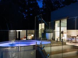 Kangary - bush retreat with outdoor spa, hotel in Daylesford