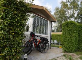 Chalet Esdoorn in Putten, Gezellig en Luxe gerenoveerd, allotjament a la platja a Putten