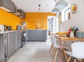 The Space at 8, garden flat close to town & beach