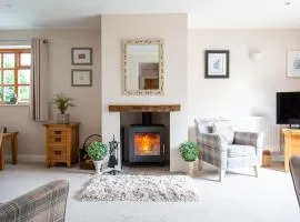 Teagles Cottage in Stow with parking