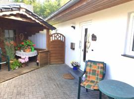 Ferienwohnung mit Terrasse für bis zu 4 Personen, cheap hotel in Balve