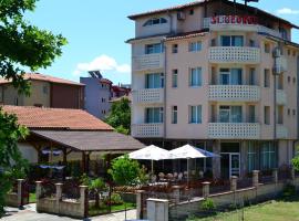 Saint George Family Hotel, hotel v destinaci Lozenets