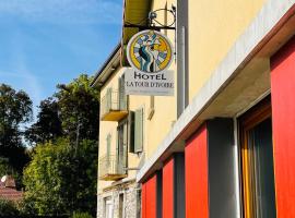 La Tour D'ivoire: Reignier şehrinde bir otel