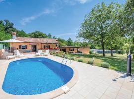 Lovely Home In Cere With Outdoor Swimming Pool, ξενοδοχείο σε Santalezi