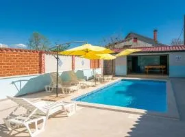 Three-Bedroom Holiday Home 0 In Zminj