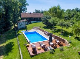 Cozy Home In Kupljenovo With Heated Swimming Pool, villa in Kupljenovo