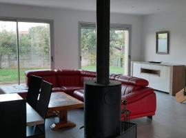 villa neuve ds les monts du lyonnais, vacation rental in Saint-Symphorien-sur-Coise