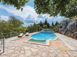 Nice Home In Siveric With Wifi, villa in Siverić