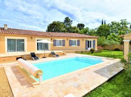 Nice Home In Mornas With Private Swimming Pool, Can Be Inside Or Outside, casa de férias em Mornas