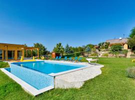 Beautiful Home In Dragoslavec With 3 Bedrooms, Sauna And Outdoor Swimming Pool，Gornji Mihaljevec的飯店