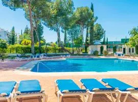 2 Bedroom Cozy Apartment In Marbella