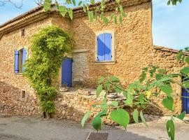 Nice Home In Saint Victor La Coste With Kitchen, hotel em Saint-Victor-la-Coste