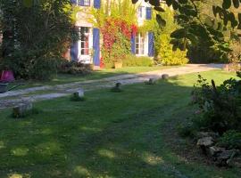 Domaine d azac, hotel with parking in Usson-du-Poitou