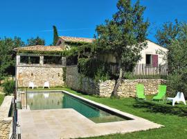 Awesome Home In Mjannes-le-clap With Outdoor Swimming Pool, hotel con estacionamiento en Méjannes-le-Clap