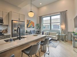 Modern Downtown Birmingham Condo with Rooftop Access, condo in Birmingham