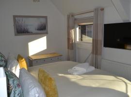 Frinton Escapes - The Cottage, hotel in Frinton-on-Sea