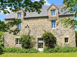 4 Bedroom Cozy Home In Monthuchon