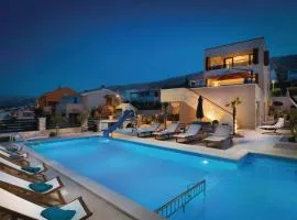 Awesome Home In Pag With 7 Bedrooms, Sauna And Outdoor Swimming Pool