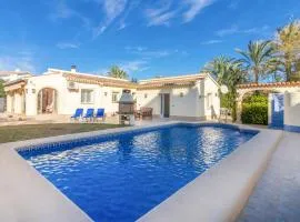 Lovely Home In Dénia With Kitchen