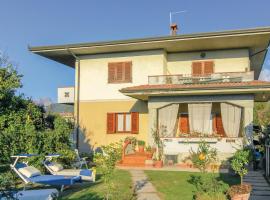 Amazing Home In Montignoso -ms- With 3 Bedrooms And Wifi: Montignoso'da bir otel