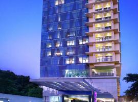 Quest Hotel Darmo - Surabaya by ASTON, hotel en Surabaya