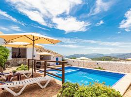 Beautiful home in Malaga with 7 Bedrooms, WiFi and Outdoor swimming pool, vakantiehuis in Málaga