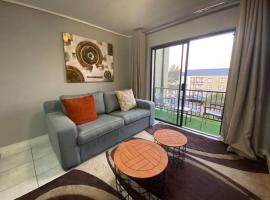 Insaka's Greenlee 3 Luxurious Apartment, hotel na may parking sa Avalon