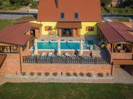 Amazing Home In Repusnica With Outdoor Swimming Pool บ้านพักในRepušnica
