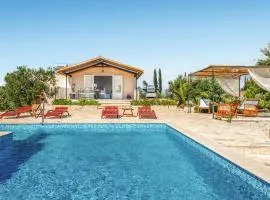 Beautiful Home In Sutivan With Heated Swimming Pool