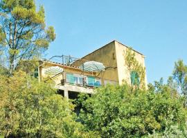 Beautiful Home In St, Andr De Roqueper, With Ethernet Internet, hotel in Montclus