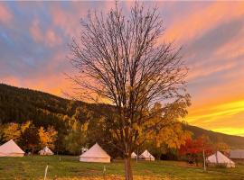 Utopia Feels Botanical Glampground and Micro-Farm, glamping v mestu Coldstream