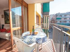 Stunning Apartment In Pineda De Mar, hotel i Pineda de Mar