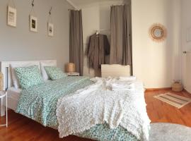 Cozy 100qm 3 Bedroom Apartment, hotel in Kerkíni