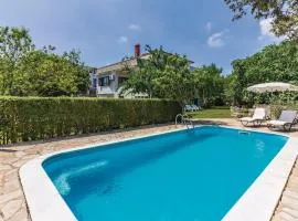 3 Bedroom Cozy Home In Liznjan