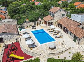Beautiful Home In Dubrava With 7 Bedrooms, Wifi And Outdoor Swimming Pool, hotel in Dubrava