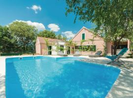 Beautiful Home In Trbounje With Outdoor Swimming Pool, hotel in Trbounje