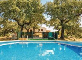 Nice Home In Villaviciosa De Crdo, With Private Swimming Pool, Can Be Inside Or Outside: Villaviciosa de Córdoba'da bir tatil evi