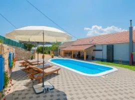 Cozy Home In Imotski With Heated Swimming Pool