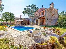 Gorgeous Home In Boduleri With Kitchen, hotel Divšićiben