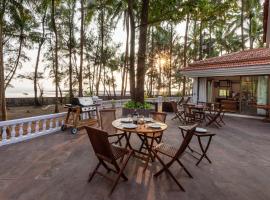 Casa Del Mer by StayVista - Nearby beach with, sea-view rooms & coconut farm, hotel com estacionamento em Alibag