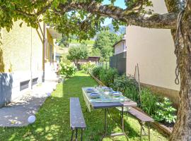 Awesome apartment in Forni di Sotto with WiFi and 2 Bedrooms، فندق في Forni di Sotto