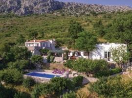 Gorgeous Home In Klis With Wifi, hotel 3 estrellas en Bobani