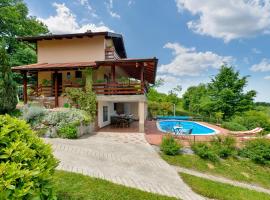 Nice Home In Petrinja With House A Panoramic View, cottage in Petrinja