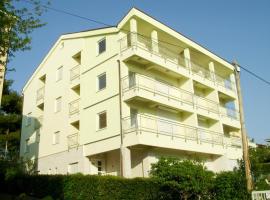 Apartments Petricevic, hotel in Selce