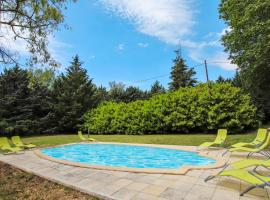 Nice Home In Goult With 4 Bedrooms, Wifi And Private Swimming Pool, feriebolig i Goult