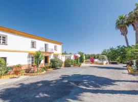 6 Bedroom Beautiful Home In Huelva: Huelva'da bir otel