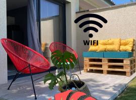 Les Jardins d'Oc - Wifi, Terrasse et Jardinet - Appart T2 neuf, hotel económico em Soual