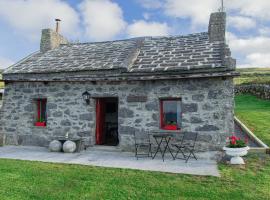 1844 Seascape Cottage Is located on the Wild Atlantic Way，Fanore的Villa